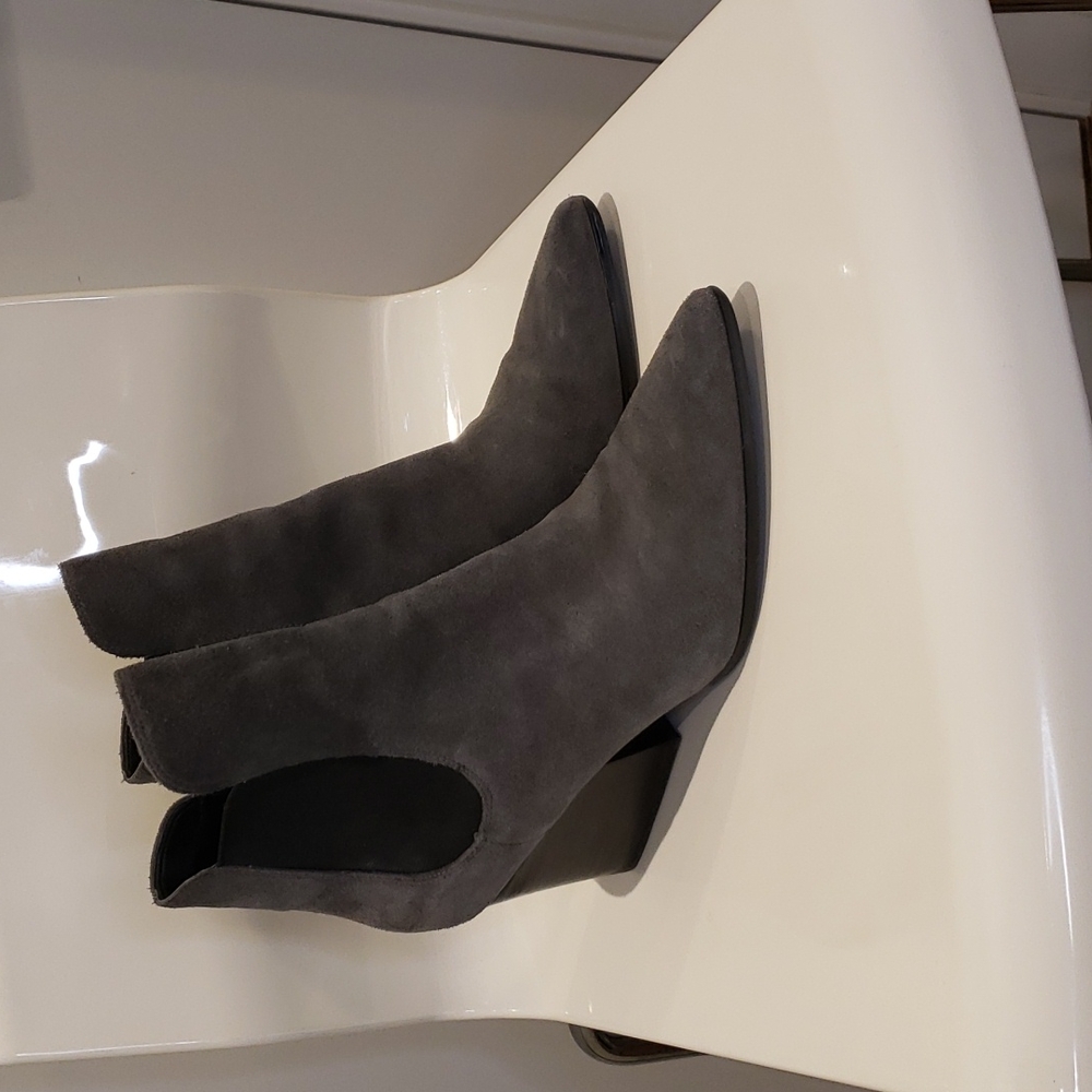 Kendall + Kylie Grey Suede Finley Boots – 10